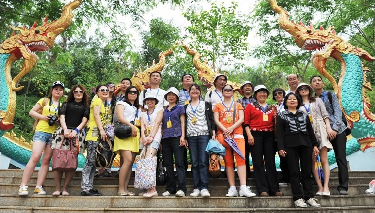 2013年公司组织员工到西双版纳旅游.jpg